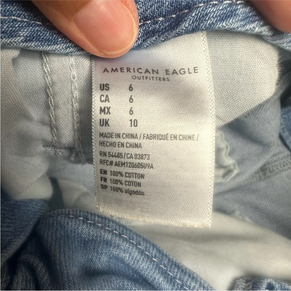 American Eagle Mom Short Paper Bag Light Wash Denim Jean Button Women’s Size 6 - Picture 8 of 12